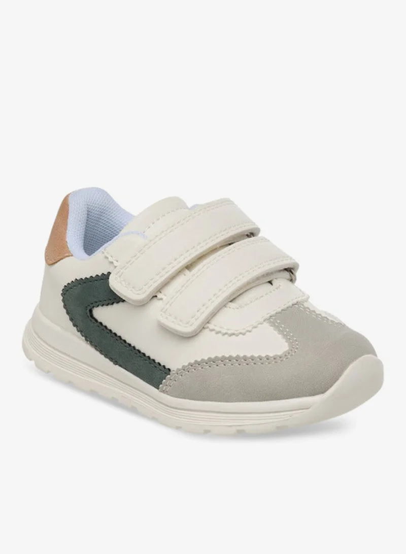 بيرفيت أحذية رياضية للأولاد بشريط لاصق وتصميم متباين